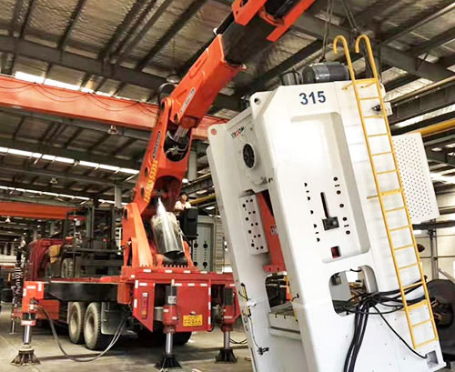 南县附近随车吊出租，轻松解决运输难题