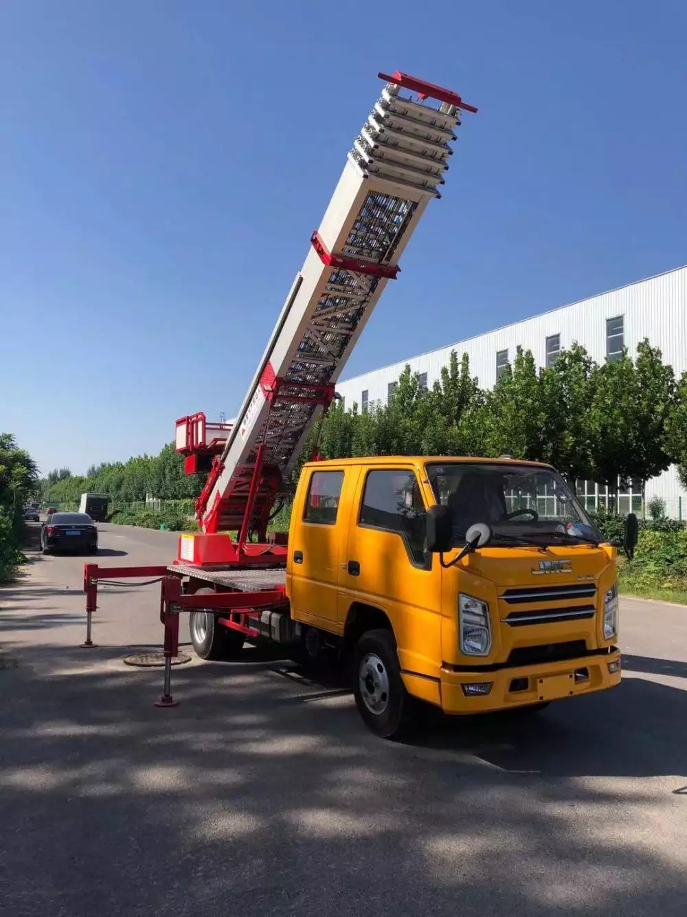 南县附近的云梯车出租服务：轻松解决高空作业需求